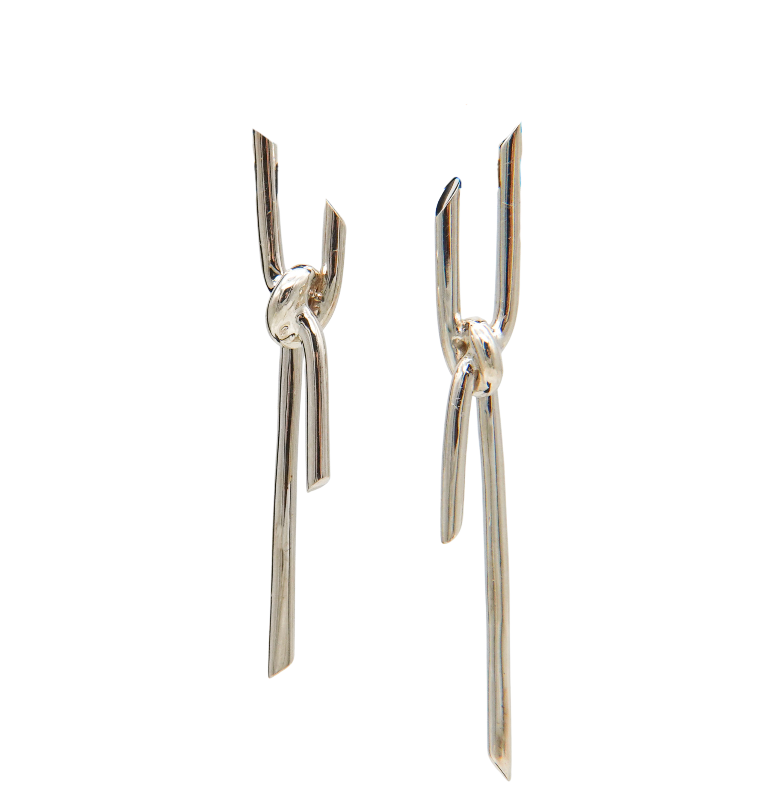 THREADS Silver Cross Pierced Earrings – unigem