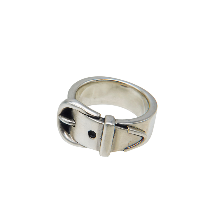 "Buckle" ring
