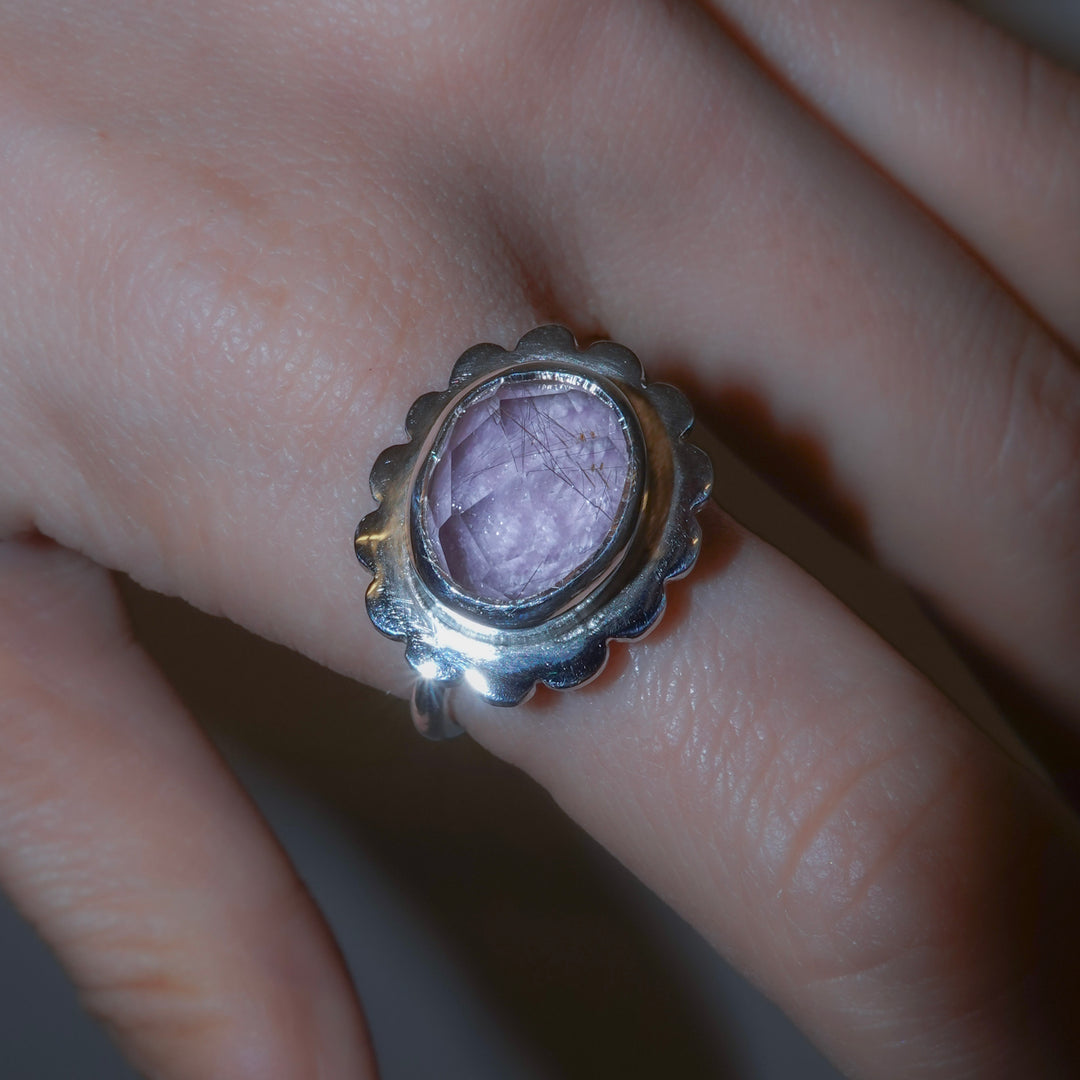 Flat flower ring- Rutile quartz x Tourmaline