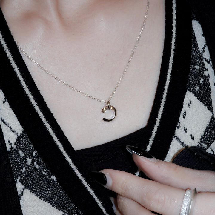 PLATE PENDANT NECKLACE SILVER MOISSANITE