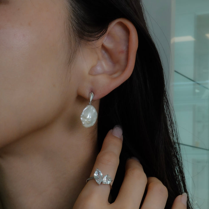 PETAL PEARL DROP EARRING SET (SV)