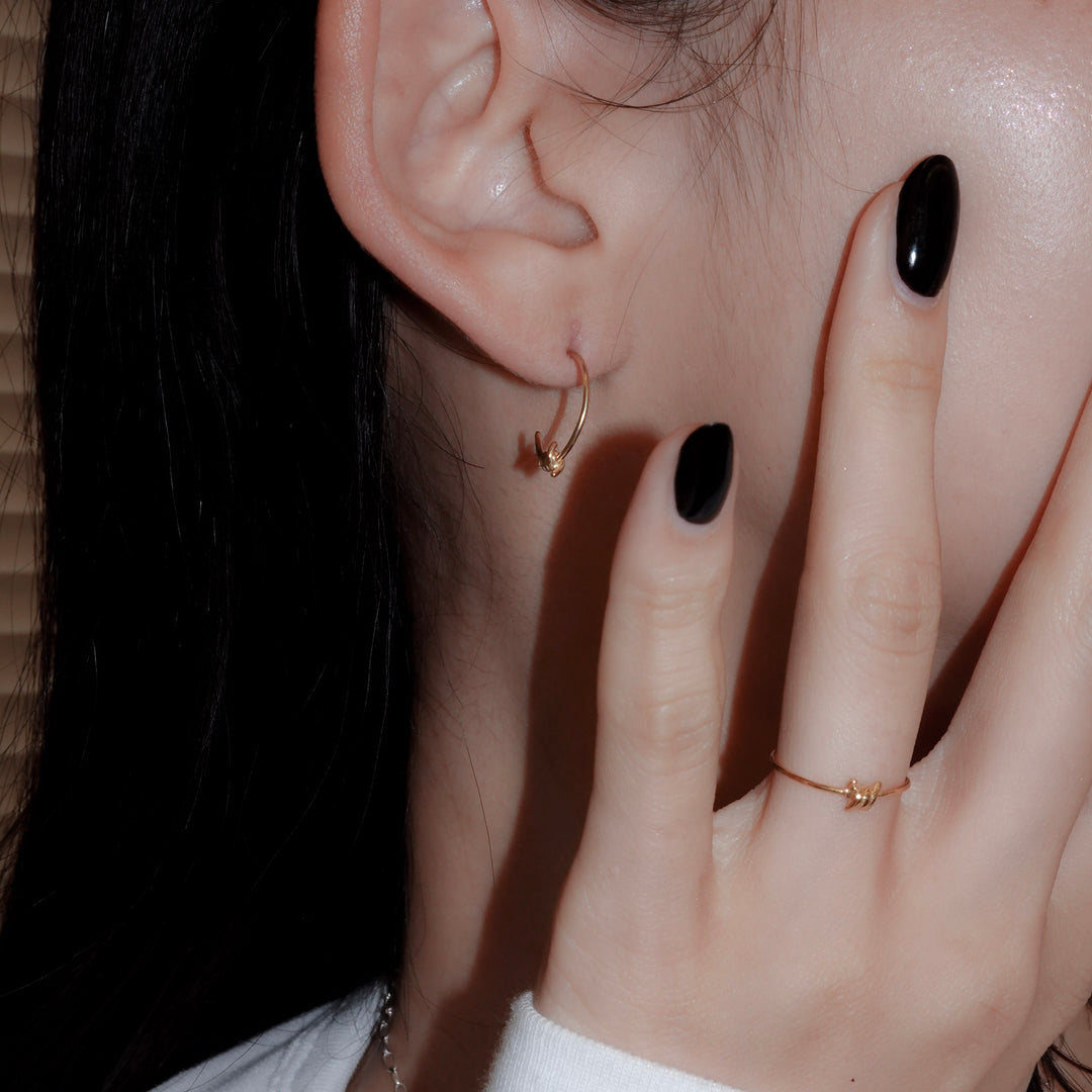 有刺鉄線ピアス