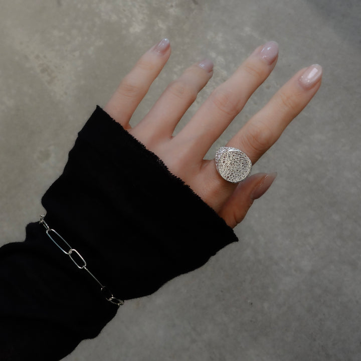 irregularly intersecting mesh ring [Tōkan1]