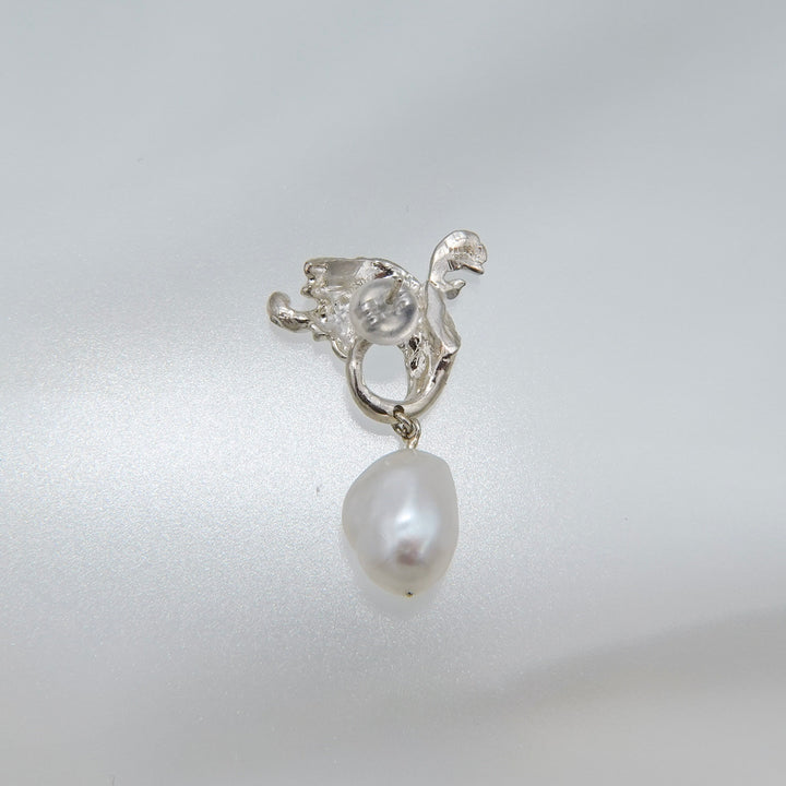 BAROQUE PEARL LEAF DROP EARRINGS