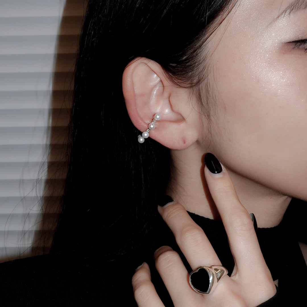 Dotted pearl earcuff