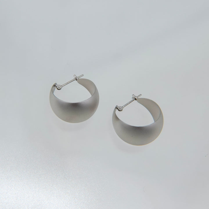 〈山〉 シルバー 霧フープピアス