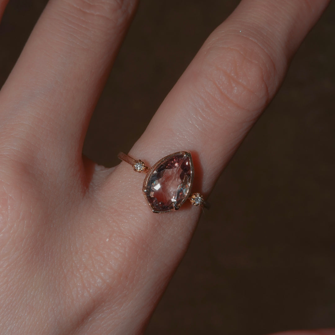 1764_Zultanite(diaspore)