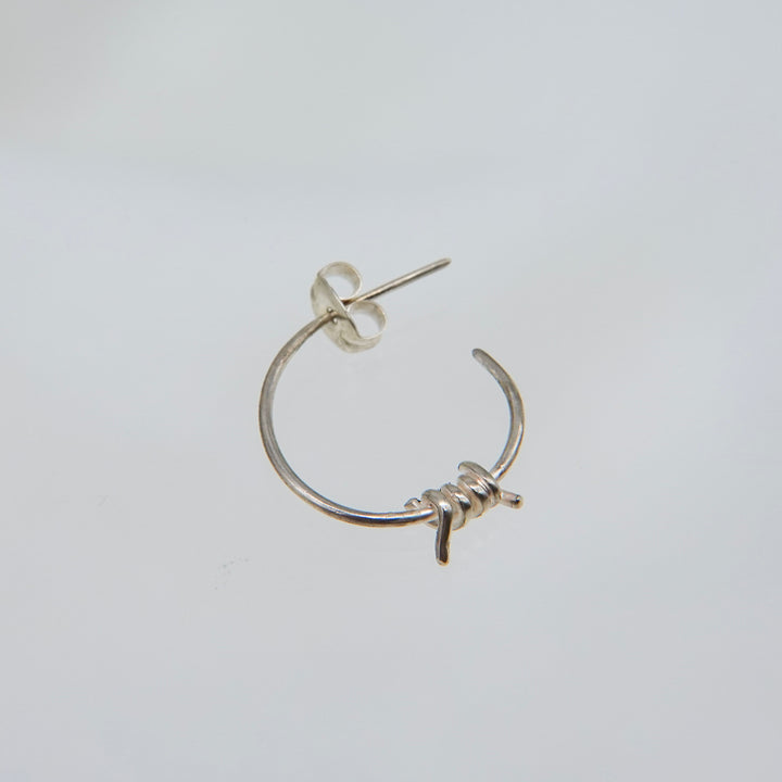 有刺鉄線ピアス