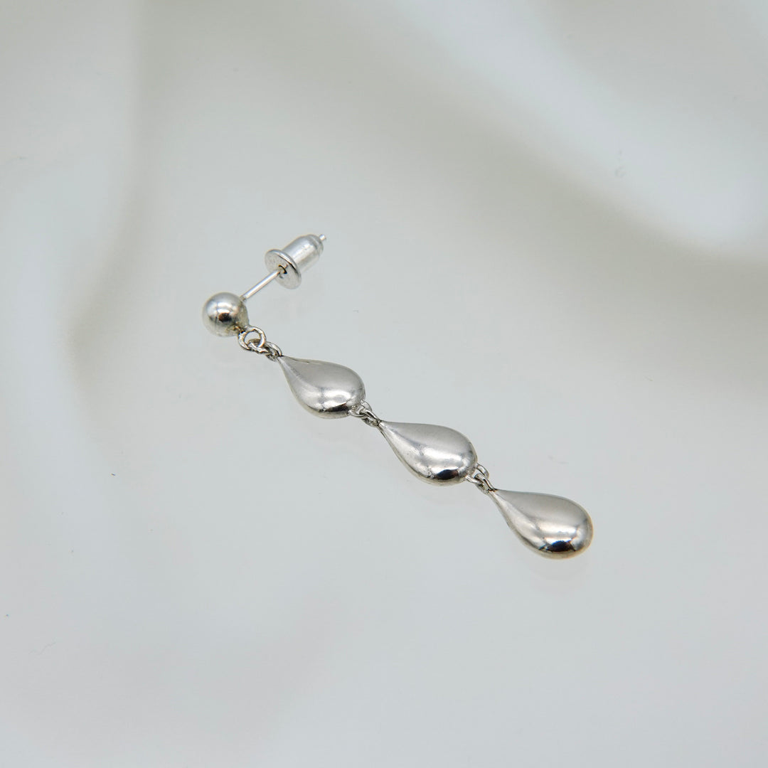 Poise earring
