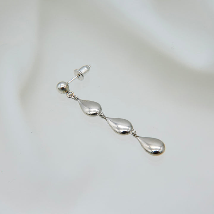 Poise earring
