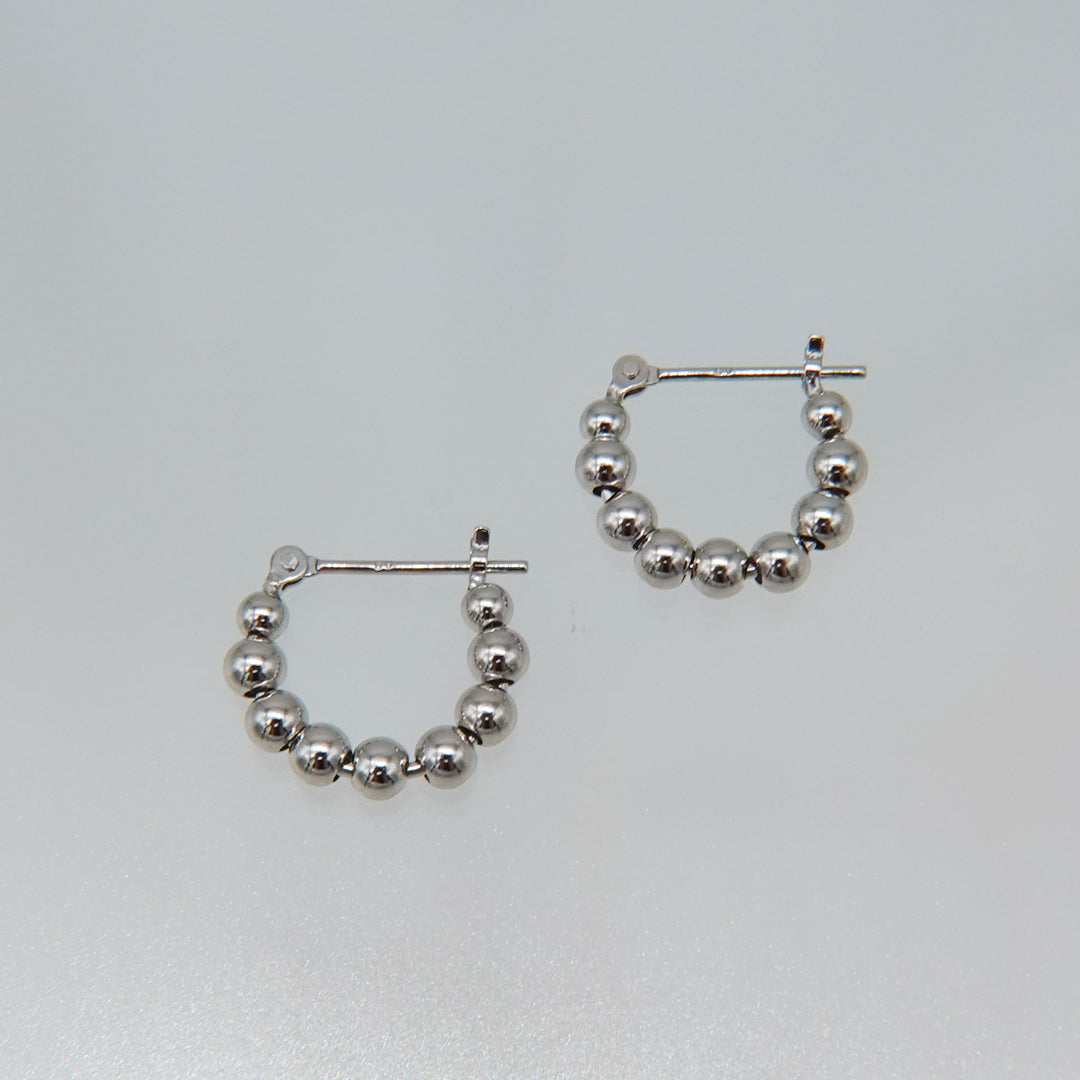 シルバー ボール フープ ピアス