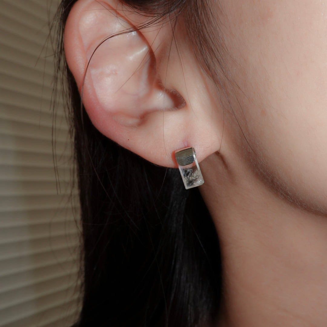 HASAMU pierced earrings gemstone square