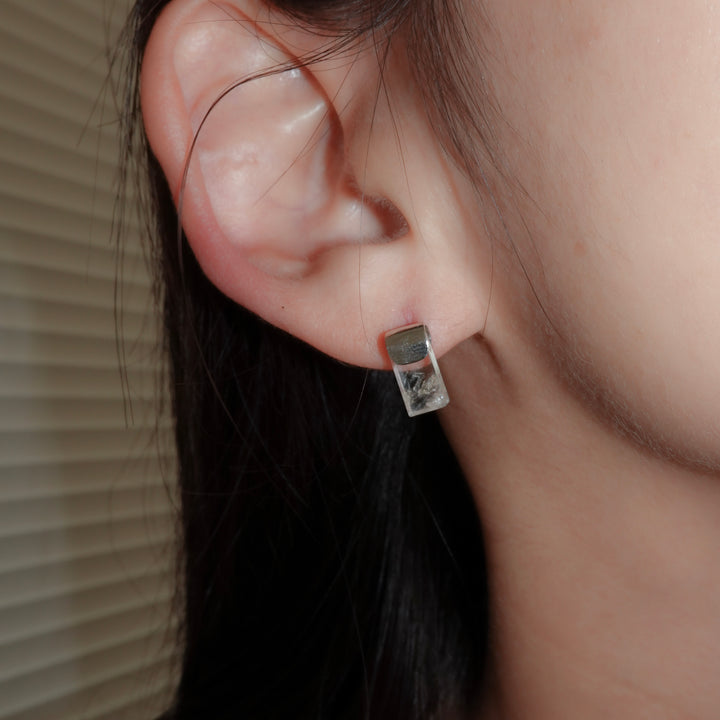 HASAMU pierced earrings gemstone square