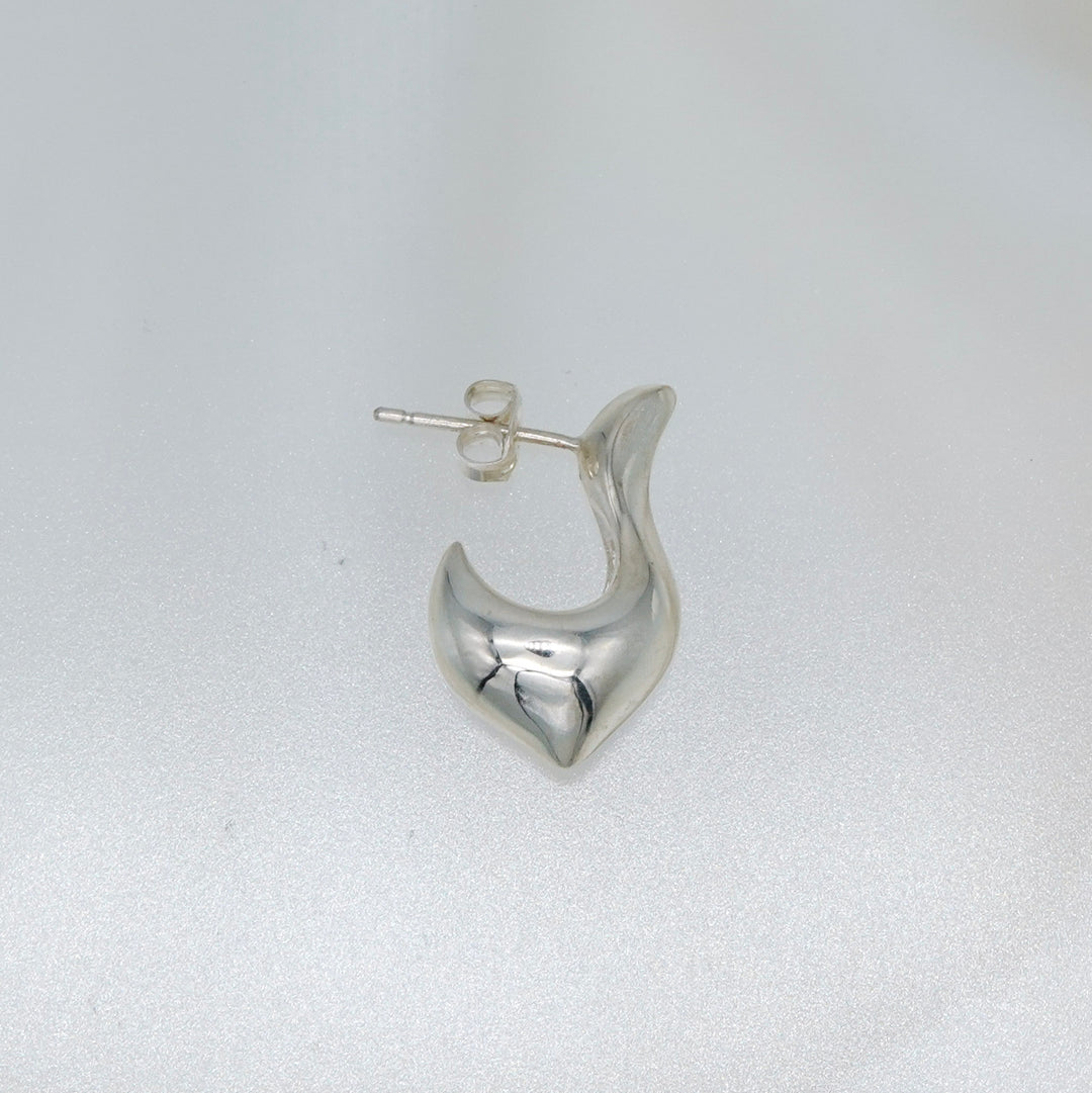 KĀNTI / Fang earring