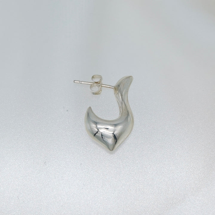 KĀNTI / Fang earring