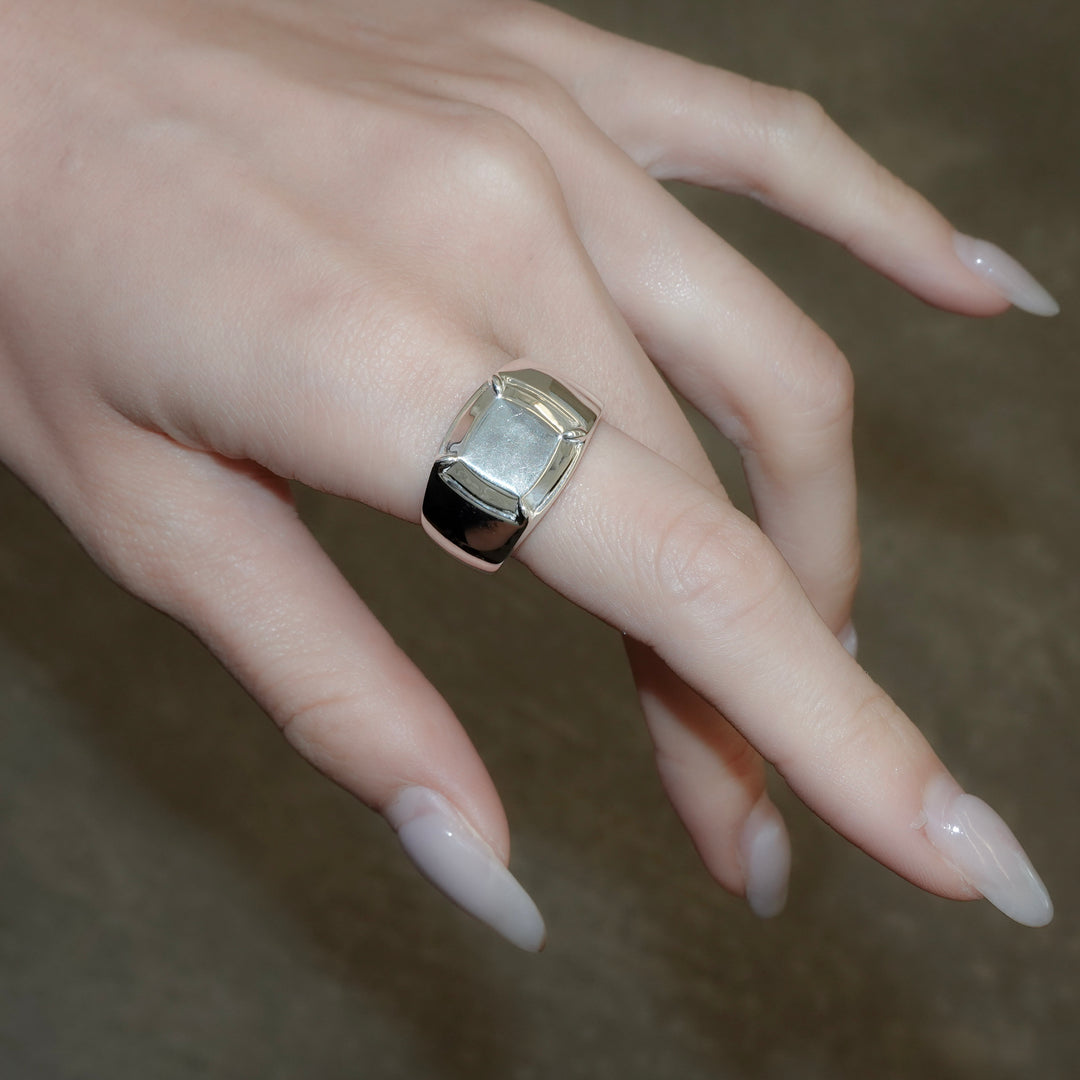 "Claw" ring