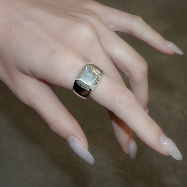 "Claw" ring