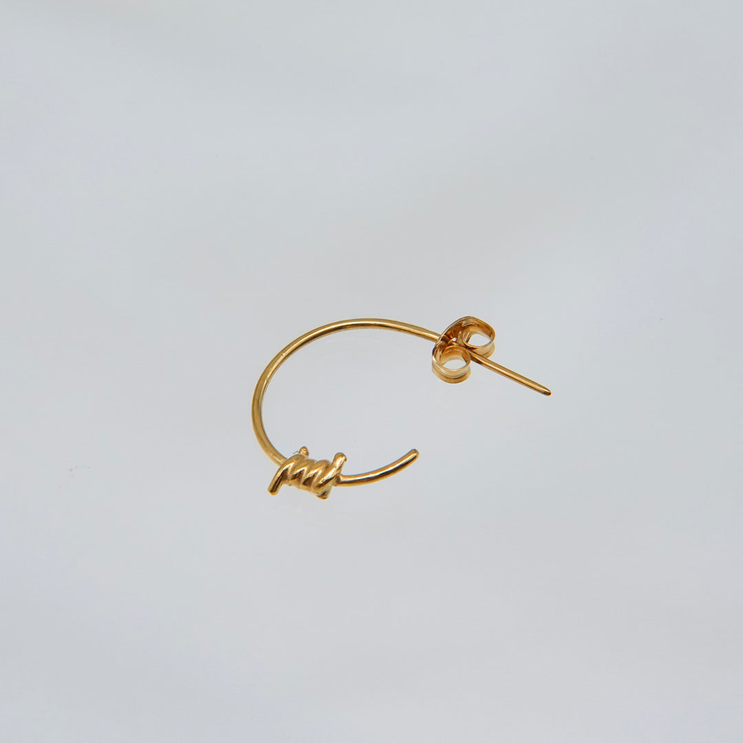 有刺鉄線ピアス