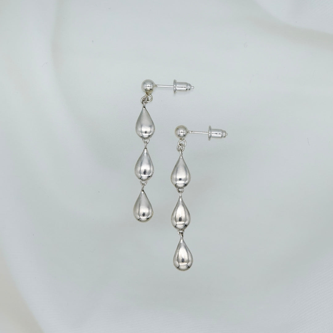 Poise earring