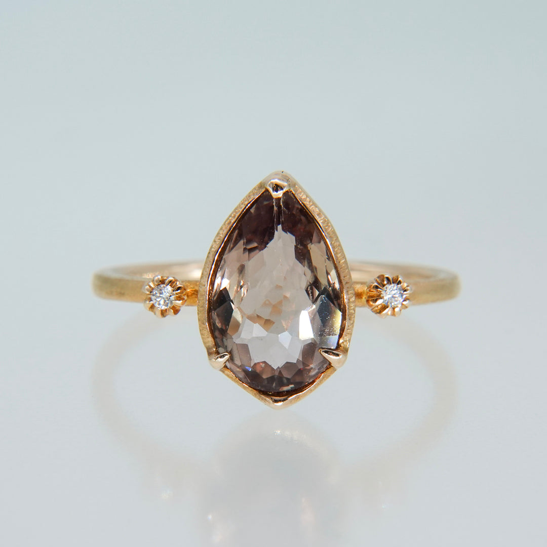 1764_Zultanite(diaspore)