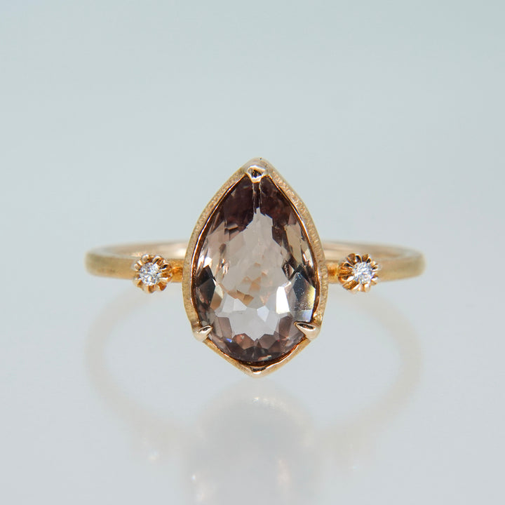 1764_Zultanite(diaspore)