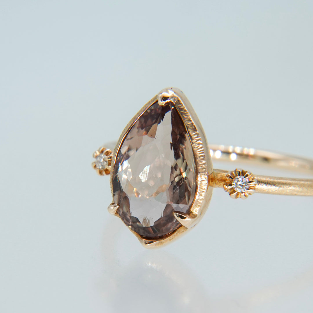 1764_Zultanite(diaspore)