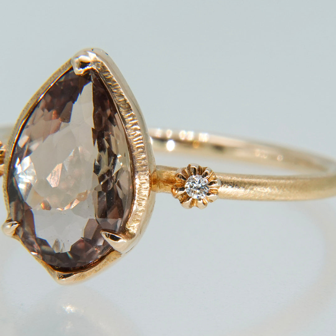 1764_Zultanite(diaspore)