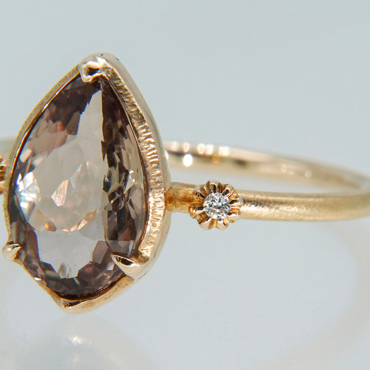 1764_Zultanite(diaspore)