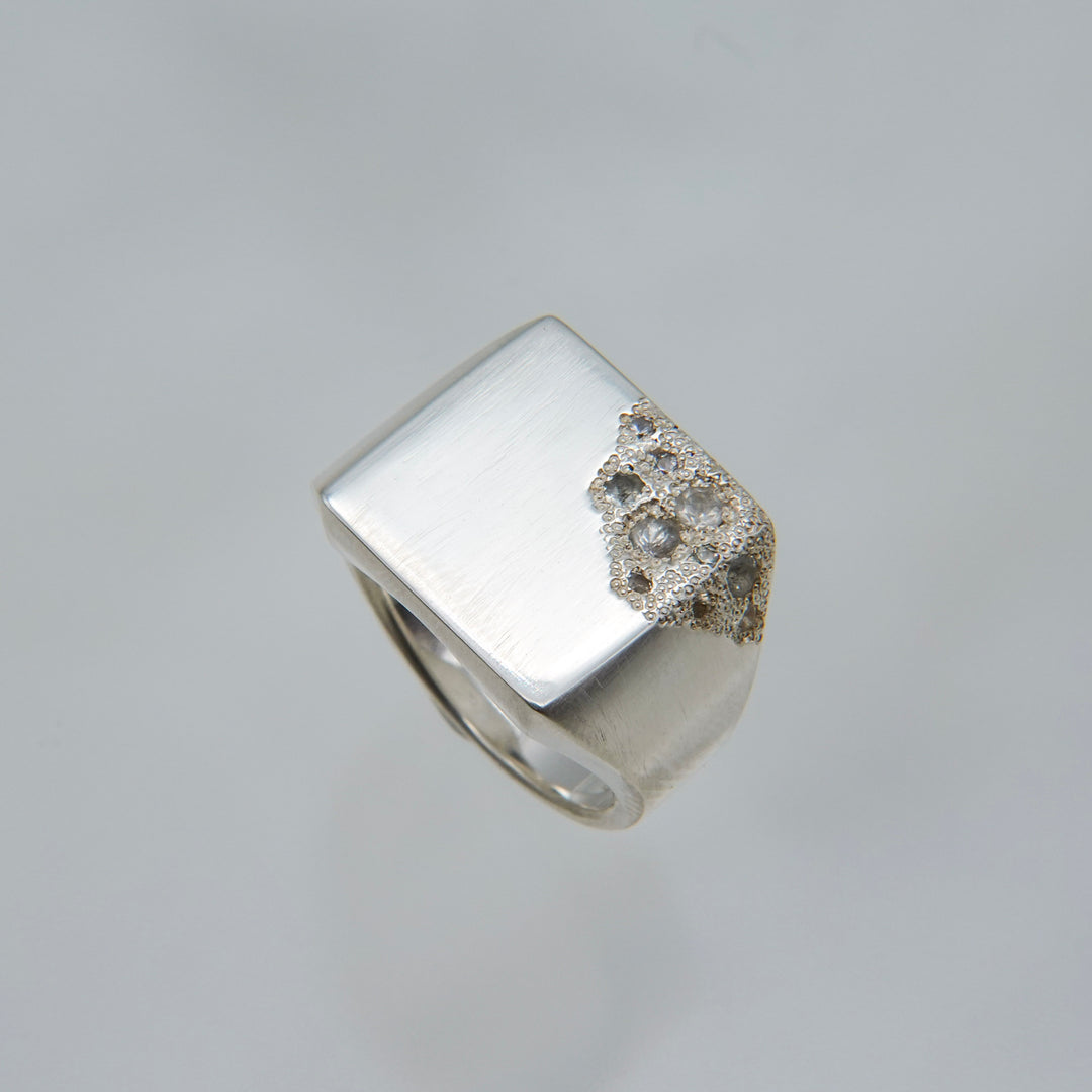 Hii Ring (White)