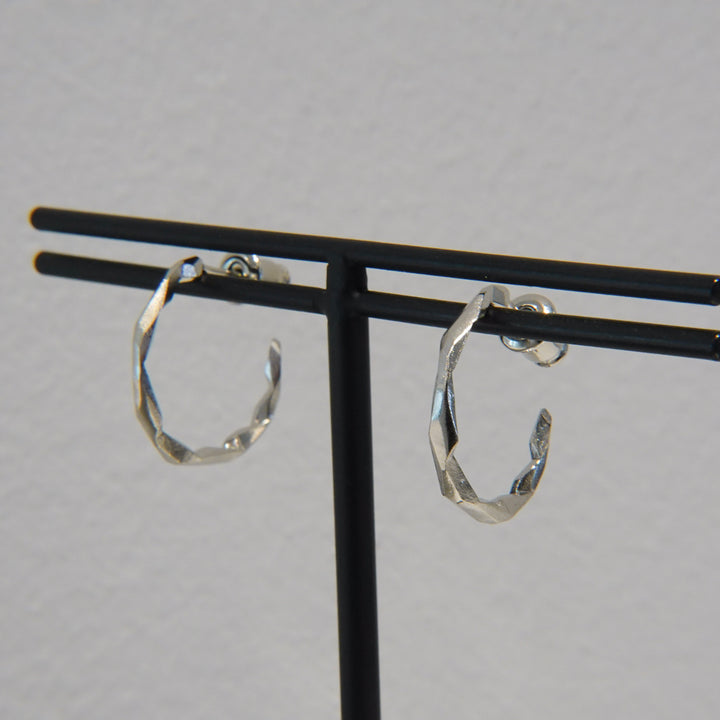 NEUTRAL RING pierced earring M