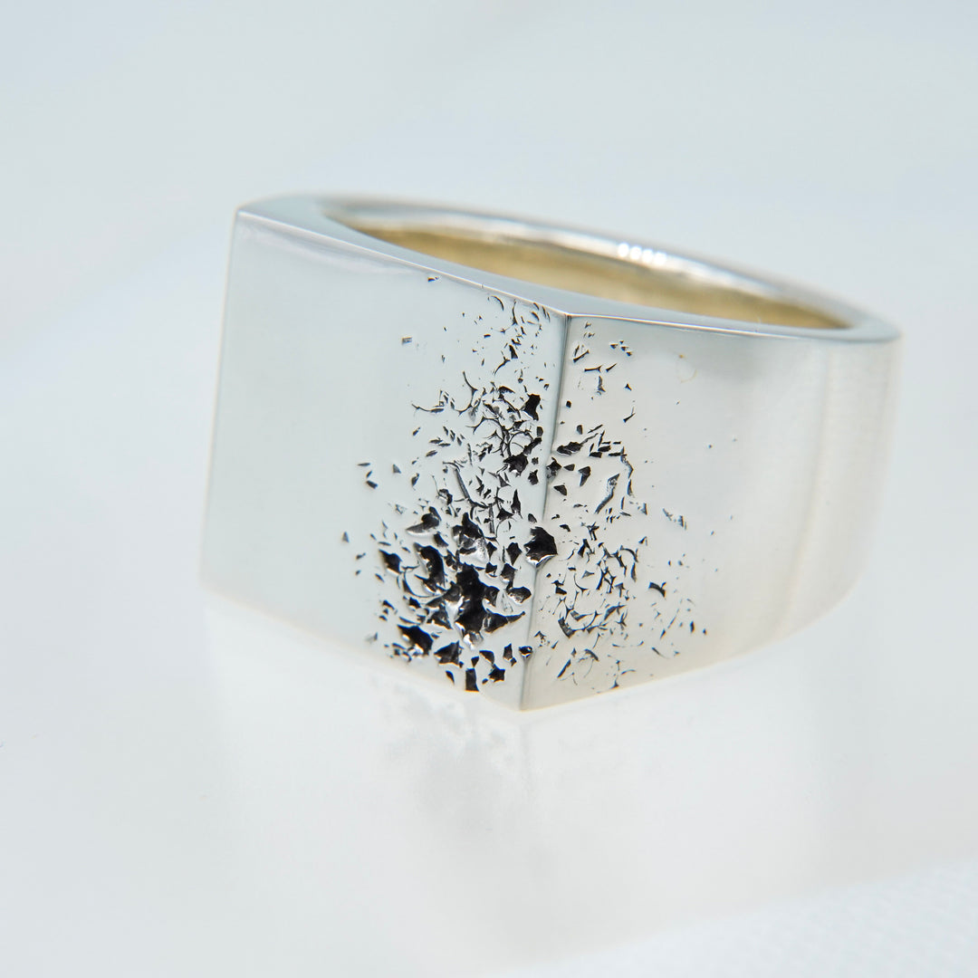"Crack" ring 03