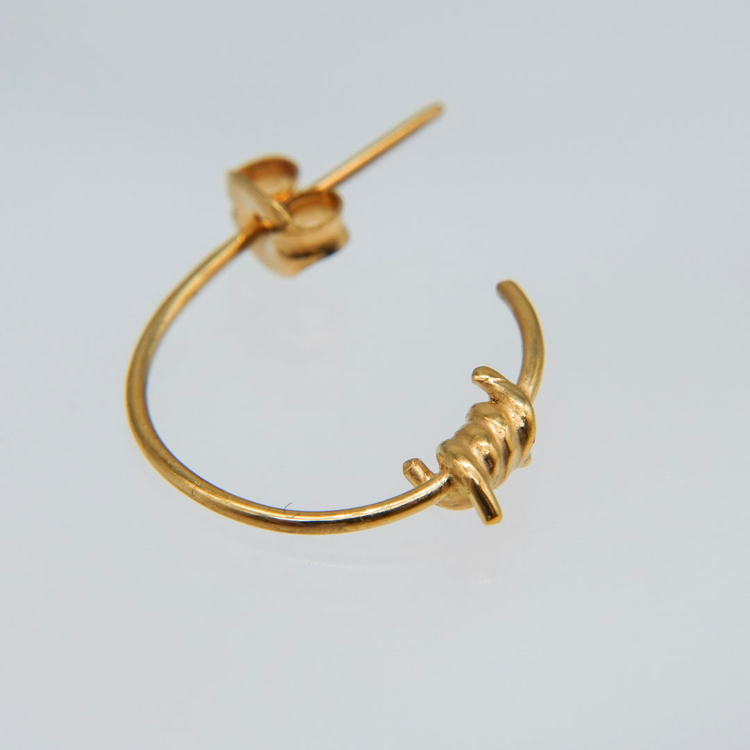 有刺鉄線ピアス