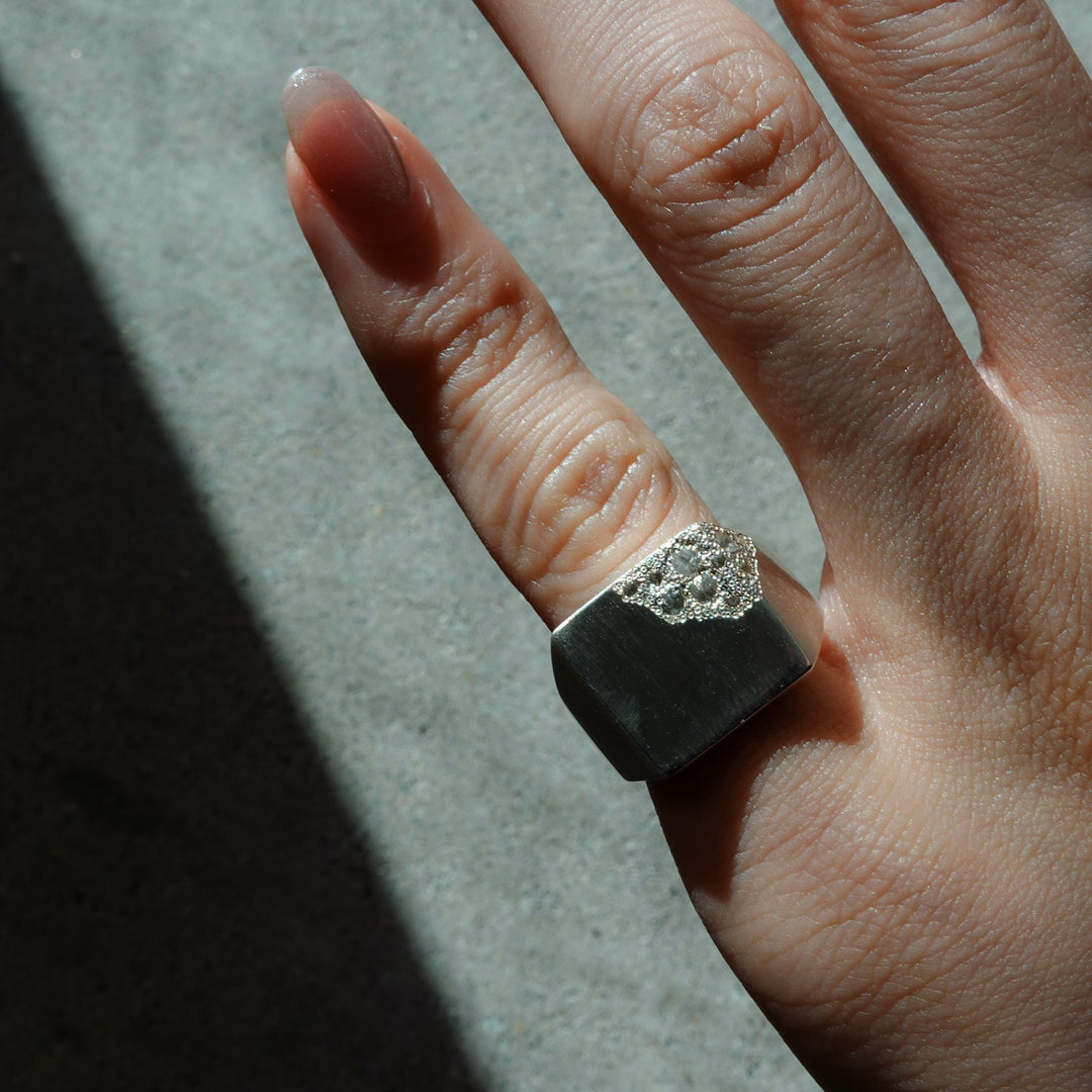 Hii Ring (White)