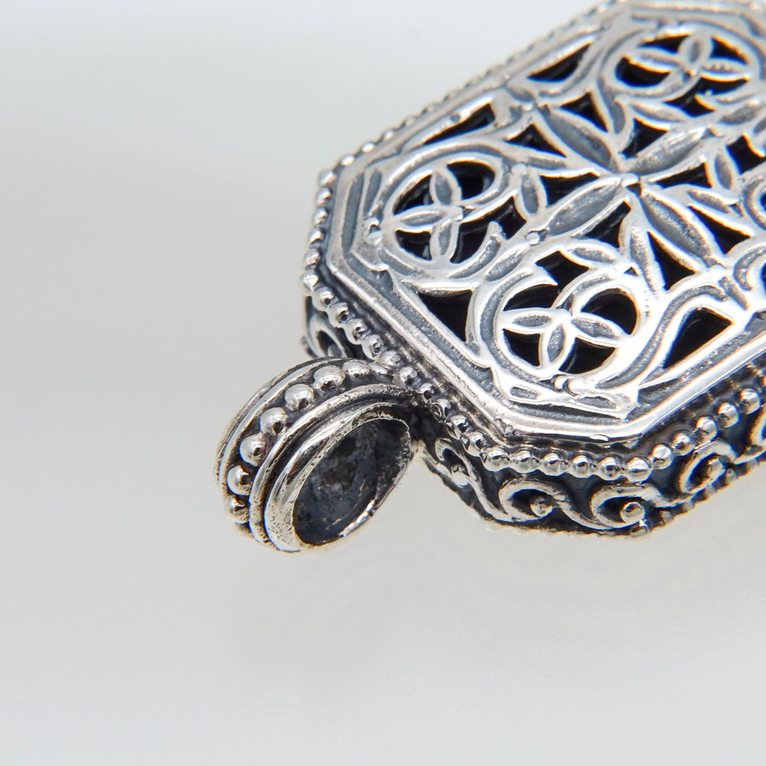 Garden Shadows Polygon Pendant in Sterling Silver_1209C