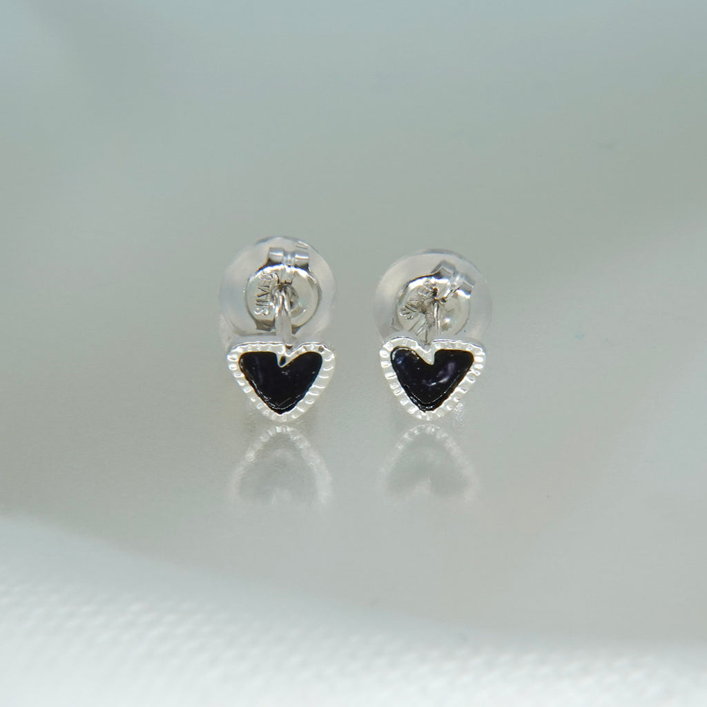 YU-KIN TINY HEAT EARRINGS