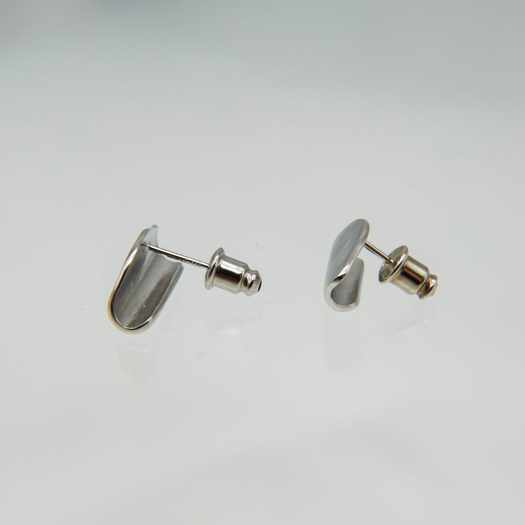 Fragment M pierced earring