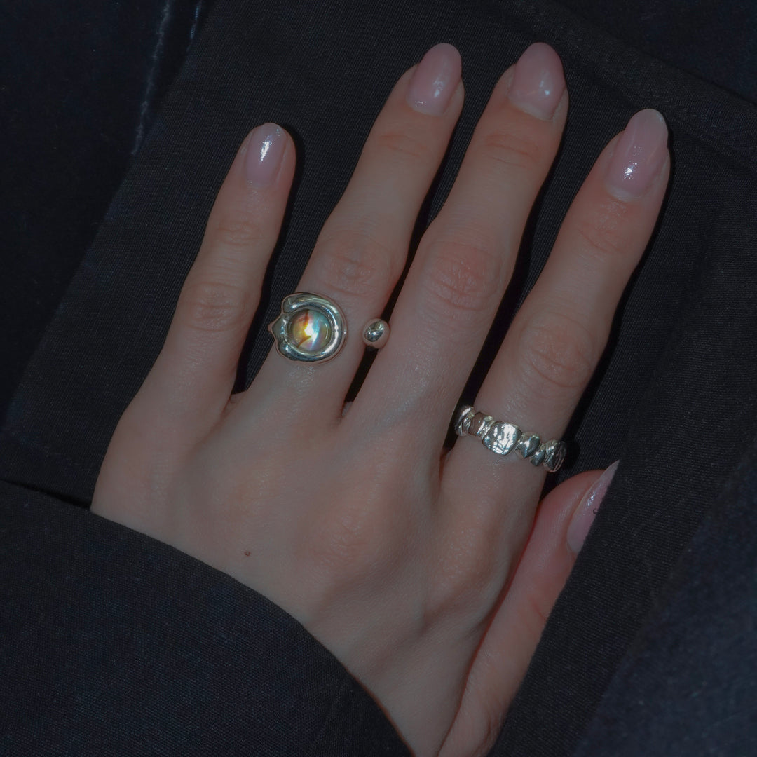 AU stone ring
