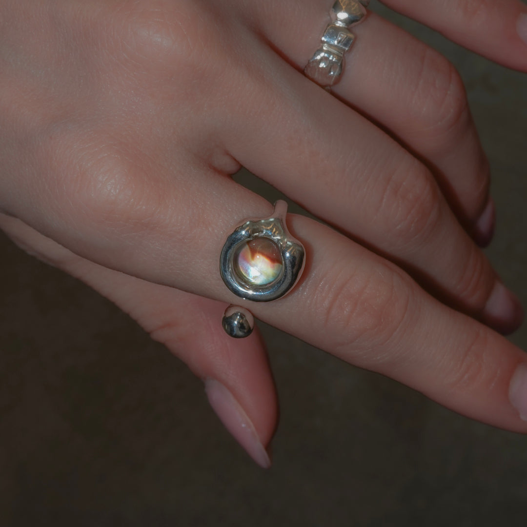 AU stone ring