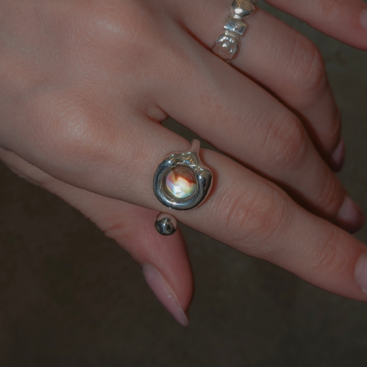 AU stone ring