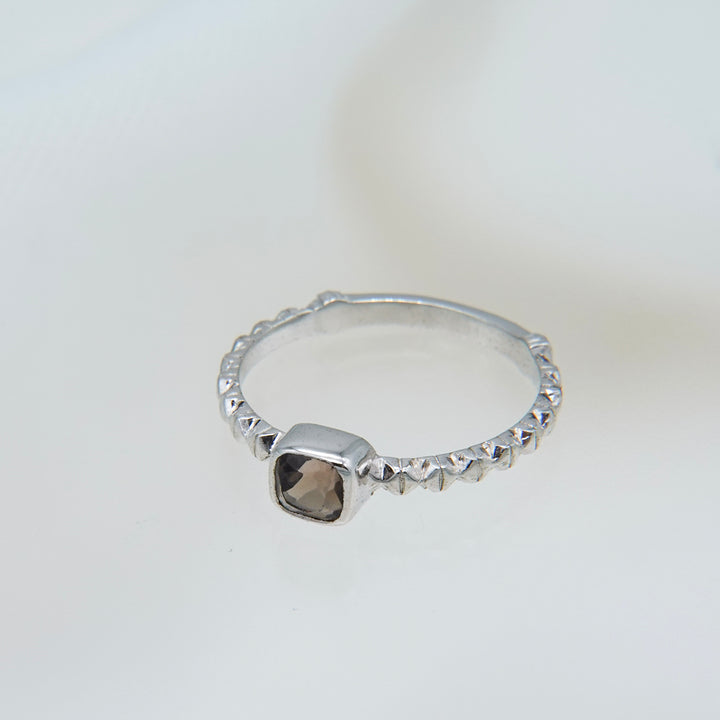 シルバースモーキークオーツフィレンツェ彫りリング