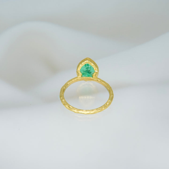 Emerald pear shape ring