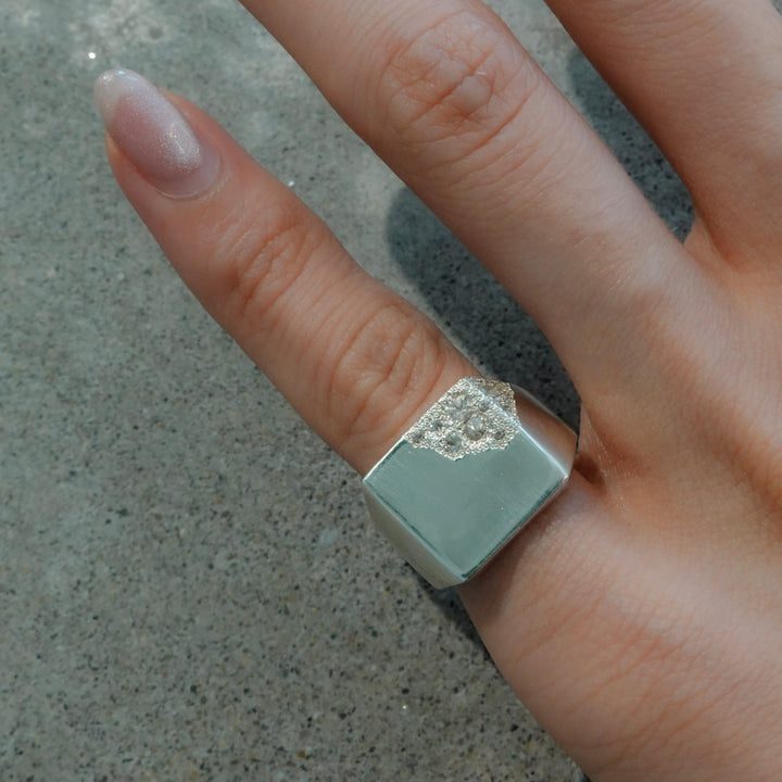 Hii Ring (White)