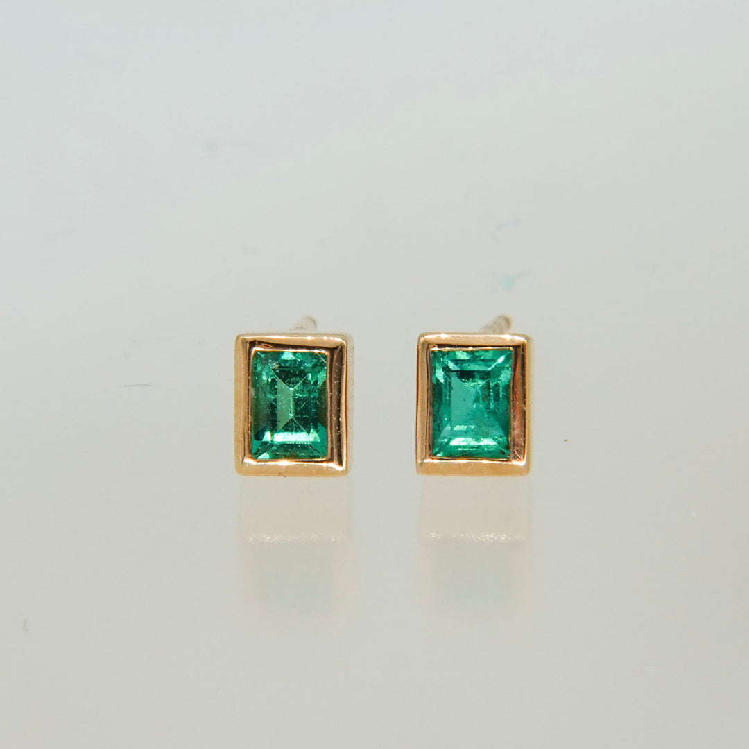 K10スクエアエメラルドピアス(一点もの)