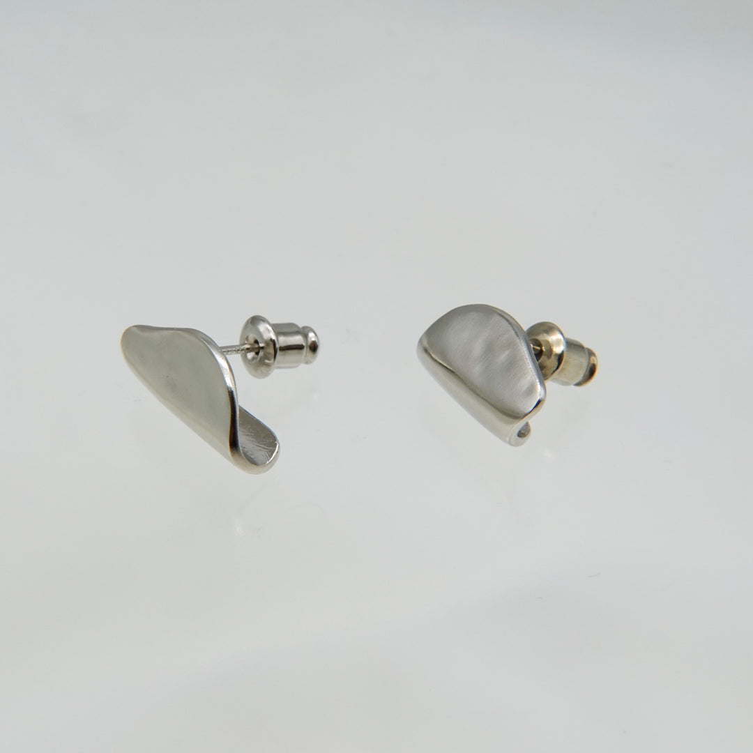Fragment M pierced earring
