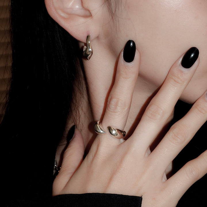 KĀNTI / Fang earring