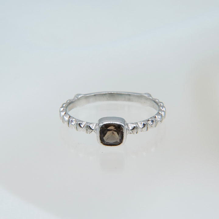 シルバースモーキークオーツフィレンツェ彫りリング