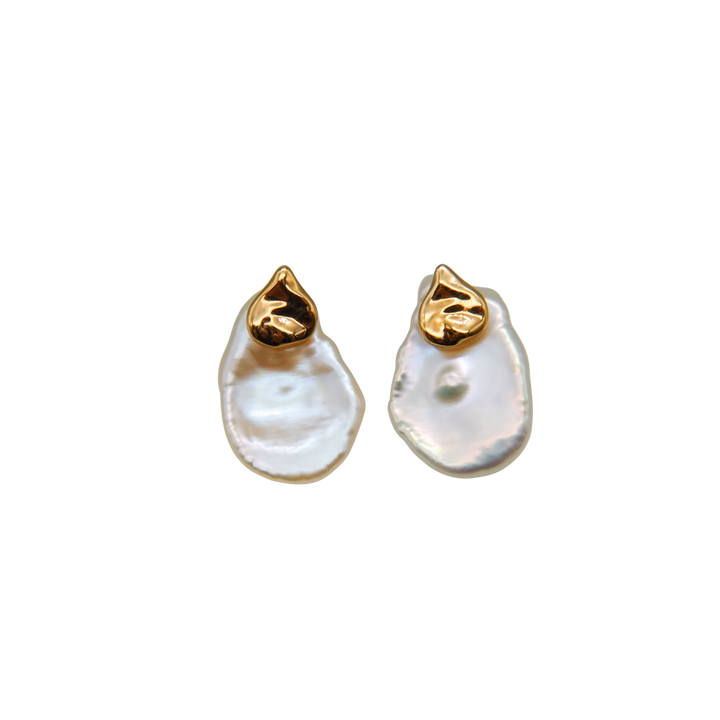 〈山〉 シルバー 花びら パールピアス