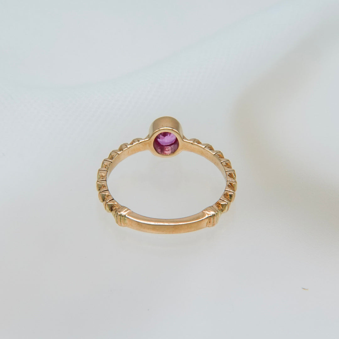 K10ピンクサファイアフィレンツェ彫りリング