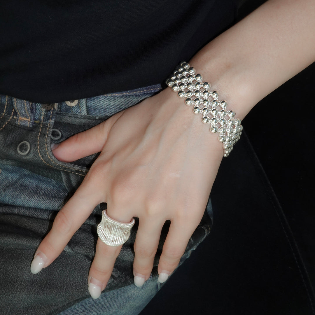 Composed of symmetrically placed silver beads bracelet