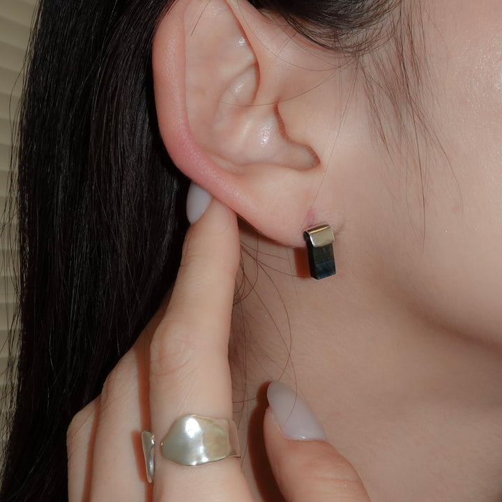 HASAMU pierced earrings gemstone square